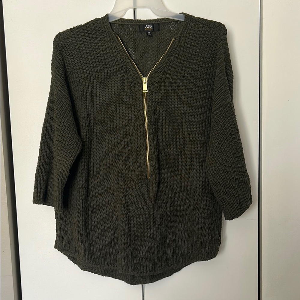 ABS Allen Schwartz Green and Gold V-Neck Sweater